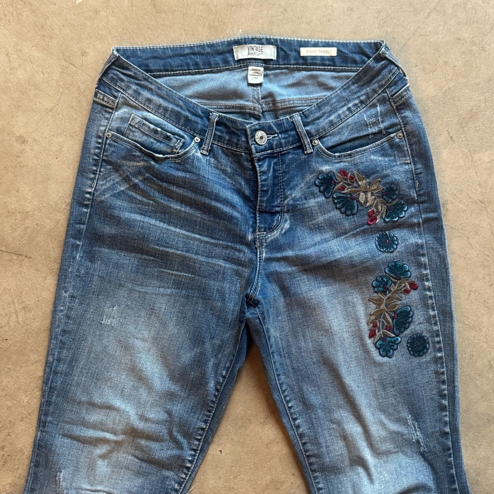 Vintage America Boho Skinny Embroidered Blue Jeans flowers frayed- hem (6R/28)